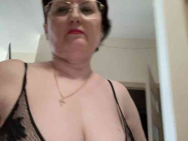 HotMilfPussy webcam