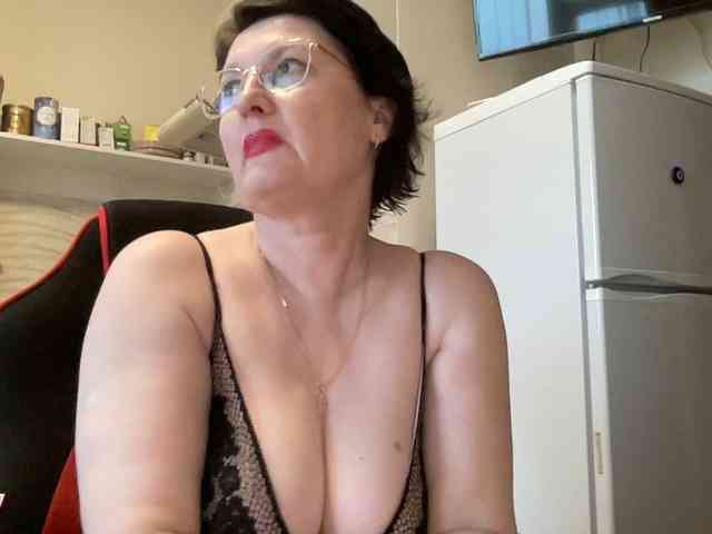 HotMilfPussy webcam