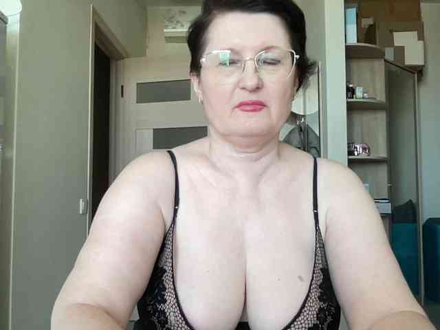 HotMilfPussy webcam