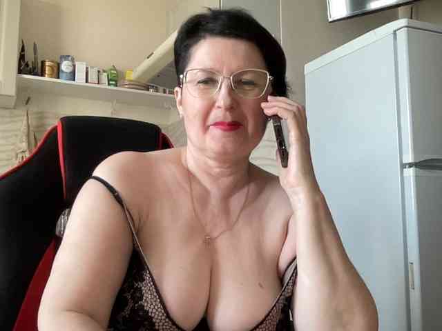 HotMilfPussy webcam