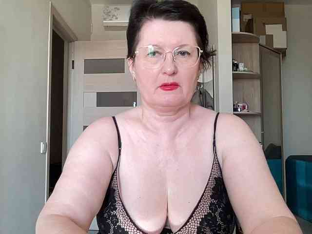 HotMilfPussy webcam