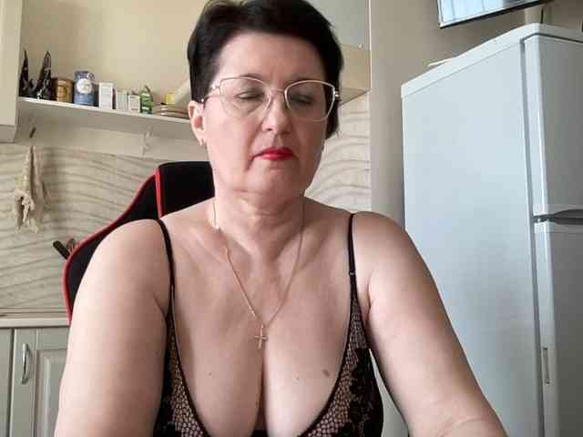 HotMilfPussy webcam