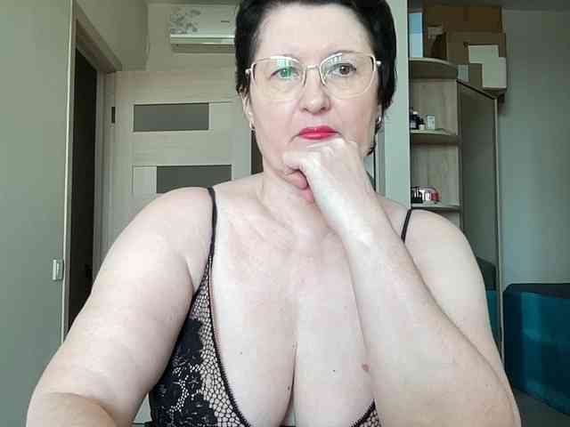 HotMilfPussy webcam