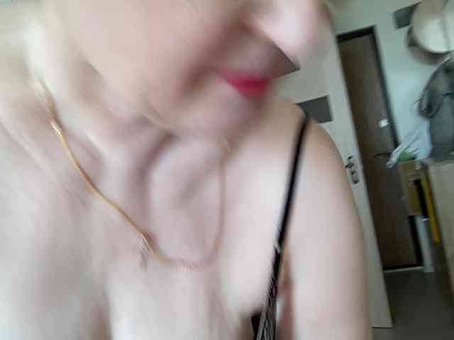 HotMilfPussy webcam