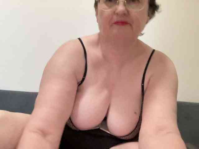 HotMilfPussy webcam