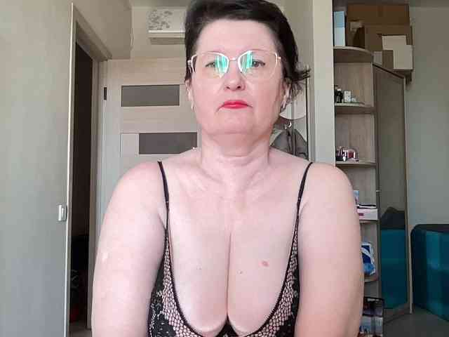 HotMilfPussy webcam