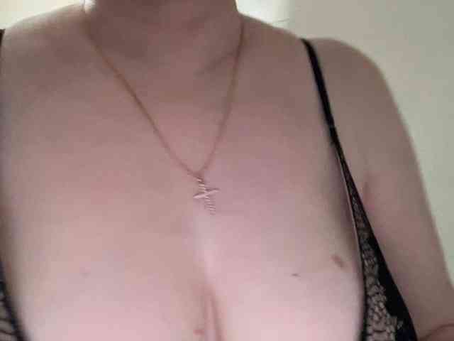 HotMilfPussy webcam