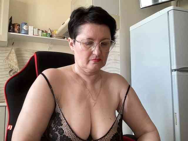 HotMilfPussy webcam