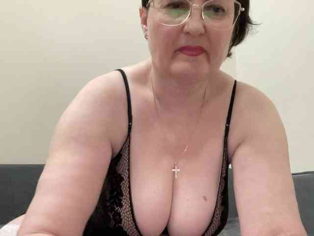 HotMilfPussy webcam