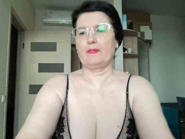 HotMilfPussy webcam