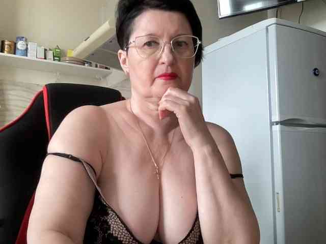 HotMilfPussy webcam