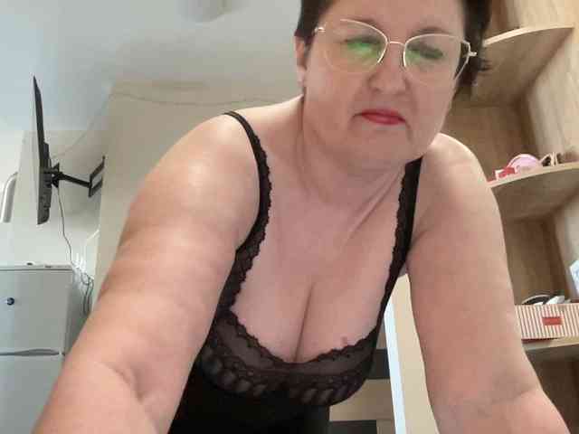 HotMilfPussy webcam