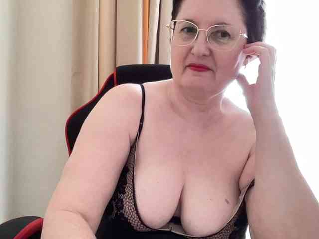 HotMilfPussy webcam