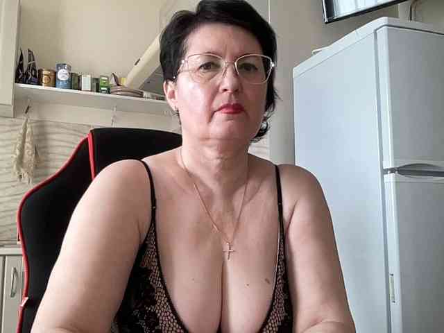 HotMilfPussy webcam