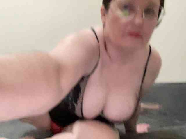 HotMilfPussy webcam