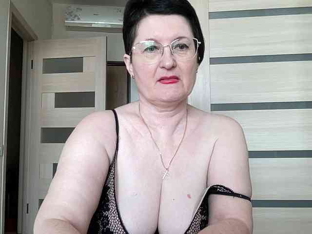 HotMilfPussy webcam