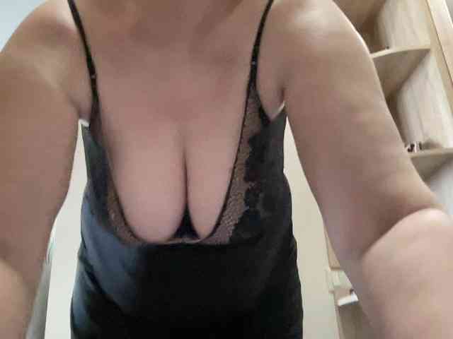 HotMilfPussy webcam