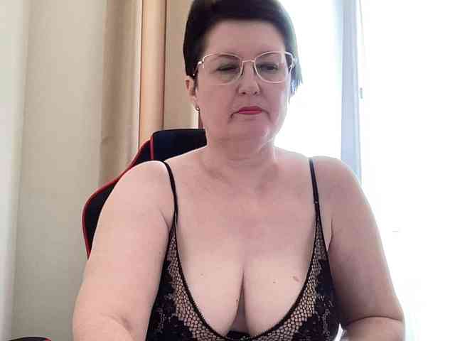 HotMilfPussy webcam