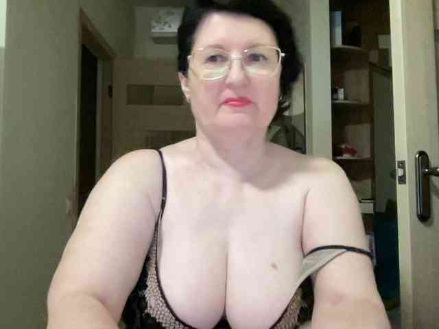 HotMilfPussy webcam
