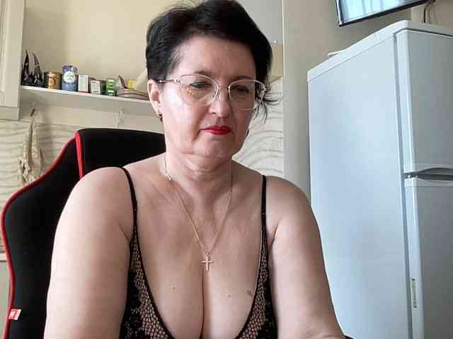 HotMilfPussy webcam