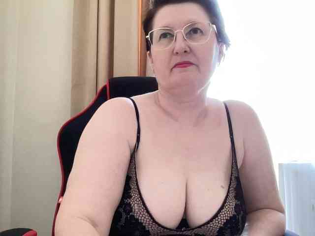 HotMilfPussy webcam