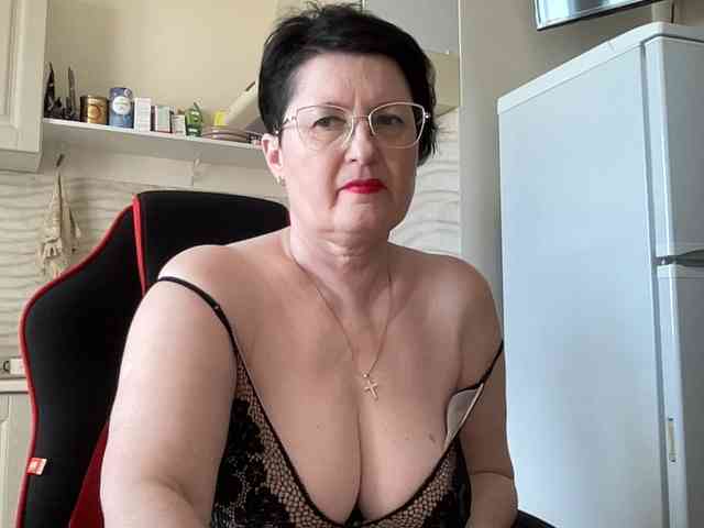 HotMilfPussy webcam