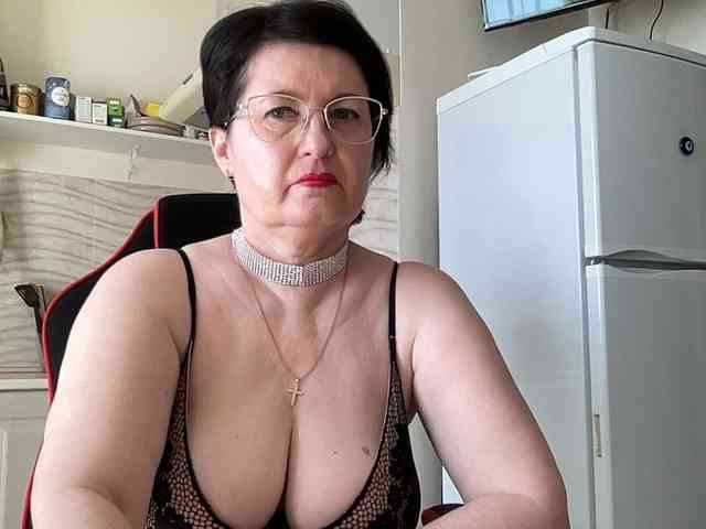 HotMilfPussy webcam