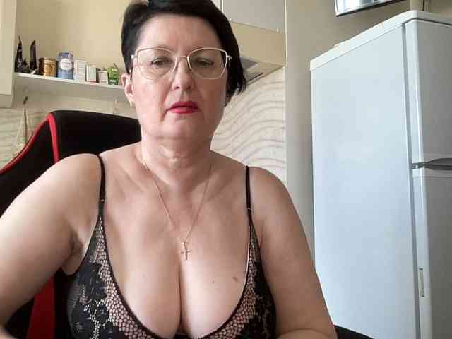 Модель: HotMilfPussy