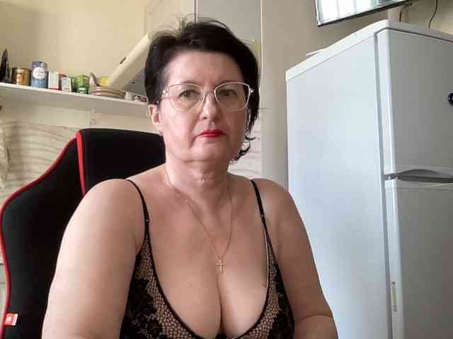HotMilfPussy webcam