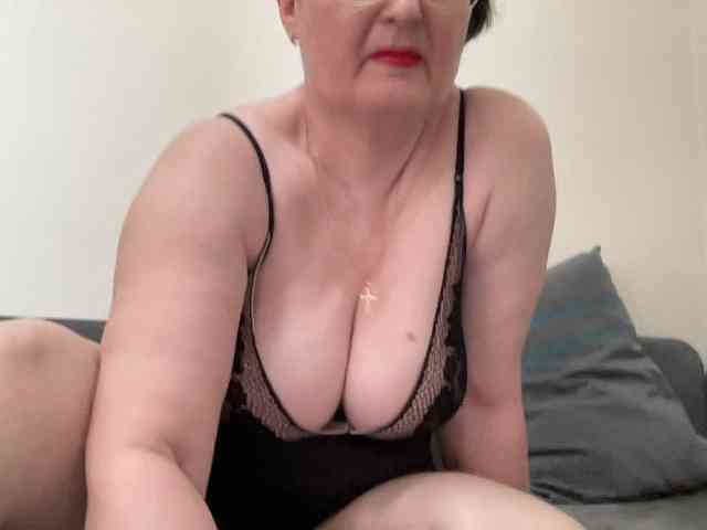 HotMilfPussy webcam