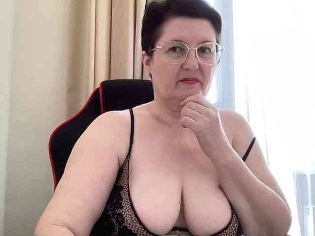 HotMilfPussy webcam