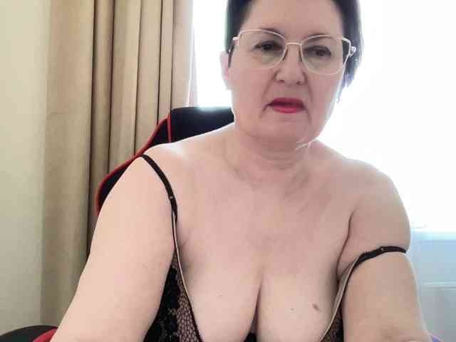HotMilfPussy webcam