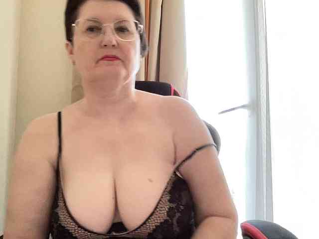 HotMilfPussy webcam