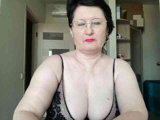 HotMilfPussy live female cam on bongacams