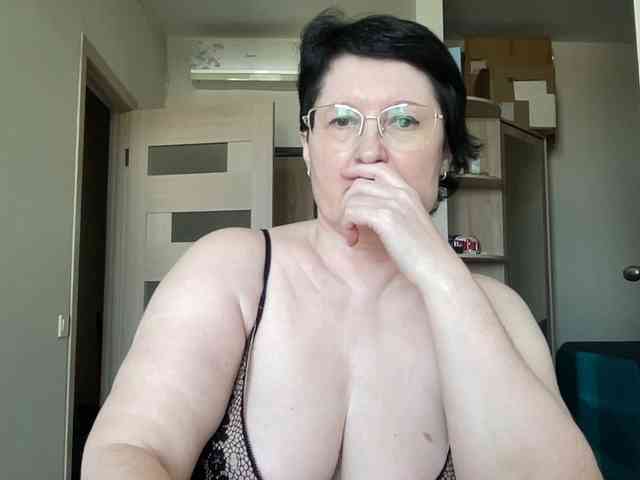 HotMilfPussy webcam