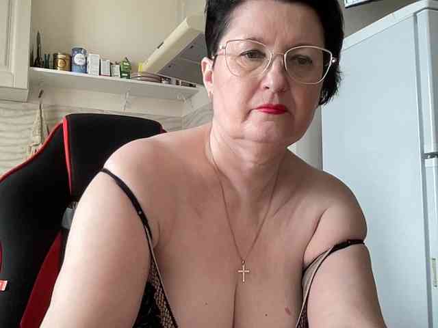HotMilfPussy webcam