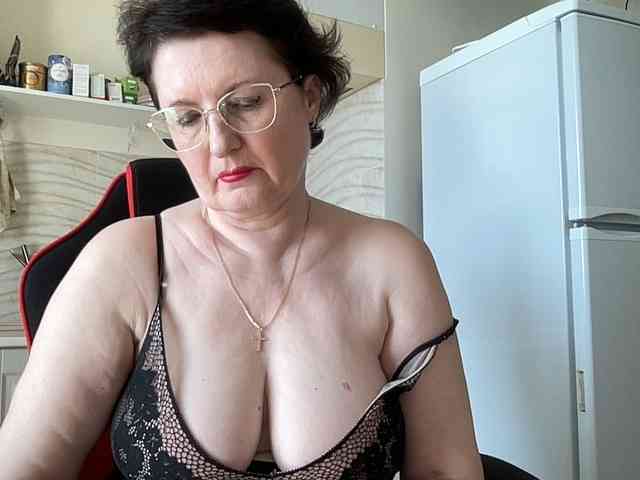 HotMilfPussy webcam