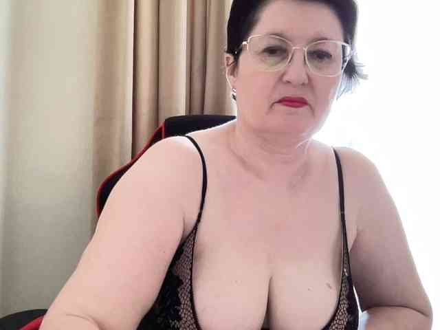 HotMilfPussy webcam