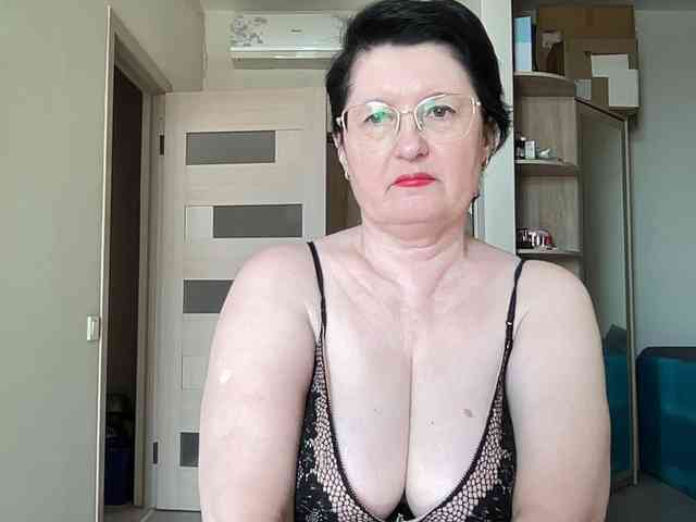 HotMilfPussy webcam