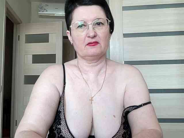 HotMilfPussy webcam