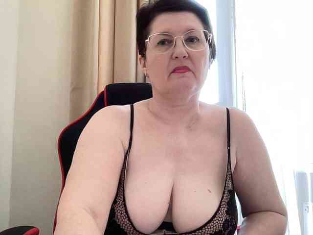 HotMilfPussy webcam