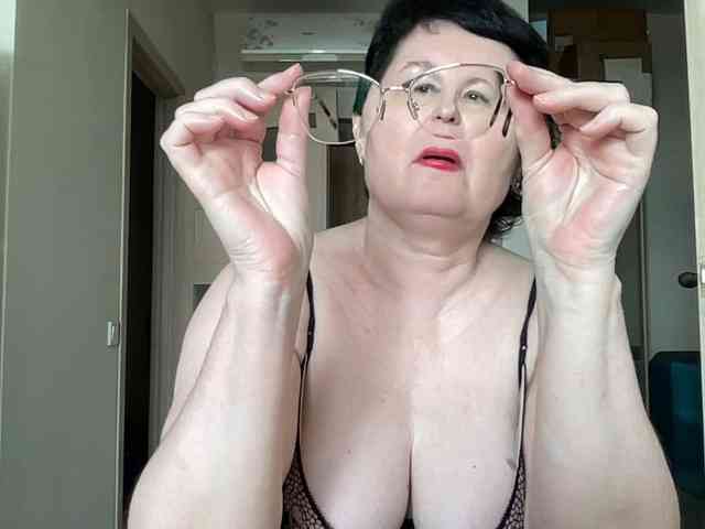 HotMilfPussy webcam