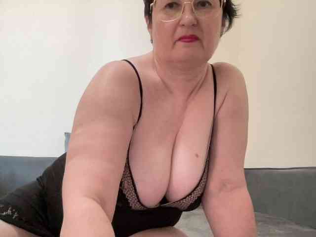 HotMilfPussy webcam