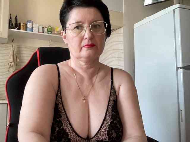 HotMilfPussy webcam