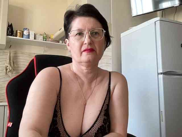 HotMilfPussy webcam