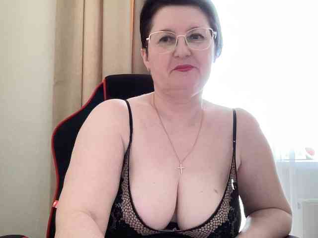 HotMilfPussy webcam