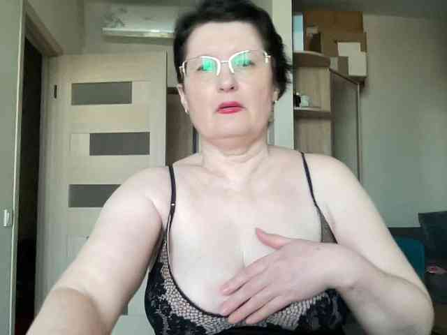HotMilfPussy webcam
