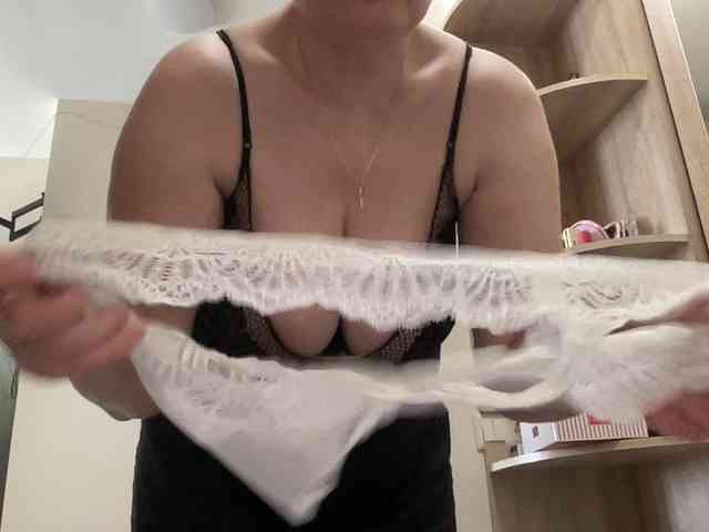 HotMilfPussy webcam