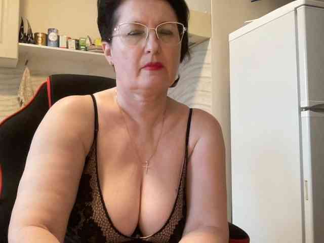 HotMilfPussy webcam