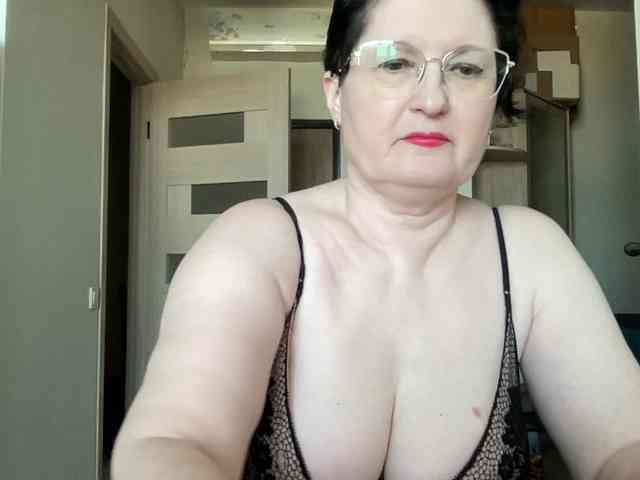 HotMilfPussy webcam